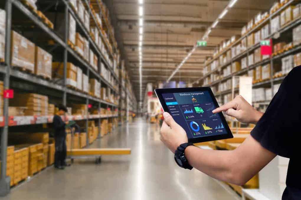 Image showcasing Warehouse Technology: 14 Ways To Improve Efficiency & ROI | Extensiv